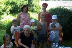 Ostrowieckie przedszkolaki z 'dziewiętnastki' nagrodzone w Iłży. Spotkały się z córką Jana Brzechwy