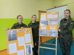Licealistki z Chwałowic poprowadziły lekcje o Katyniu