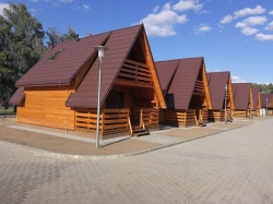 Nowe domki kampingowe w Iłży. Na 'Przystani' nad zalewem można wynająć miejsca noclegowe